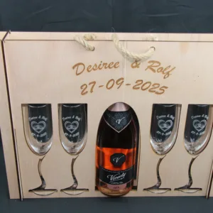 Cadeau geschenk voor bruidspaar met 4 glazen van 21cl